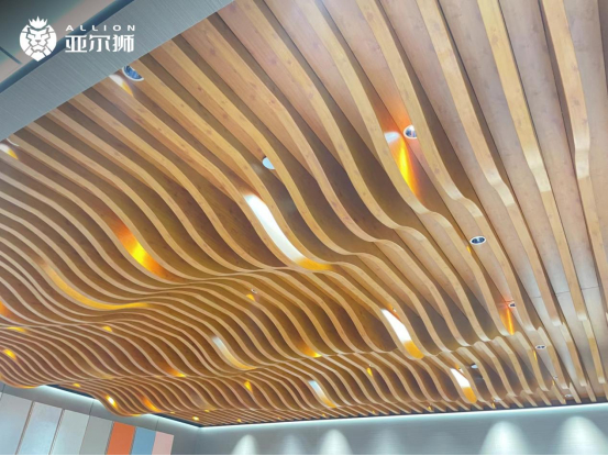 亞爾獅鋁制品定制：波浪鋁方通，演繹空間藝術(shù)的魅力